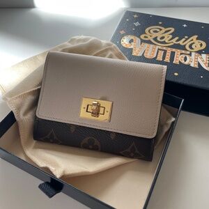 BRAND NEW Louis Vuitton Victorine On My Side monogram wallet